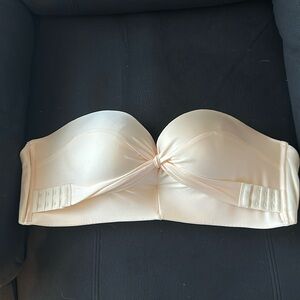 Adjustable ivory strapless bra -NEW- size 38